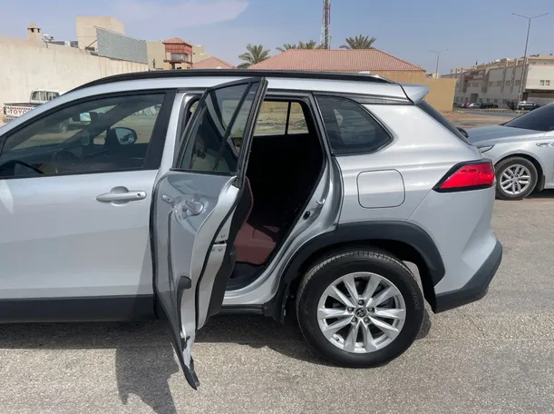 Car image 14