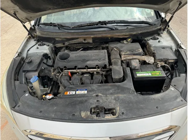 Car image 19