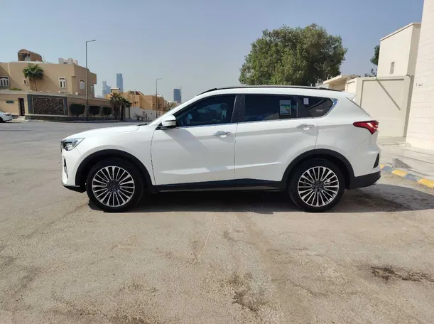 Car image 8