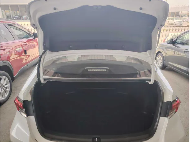 Car image 26