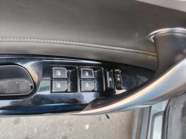 Car image 34