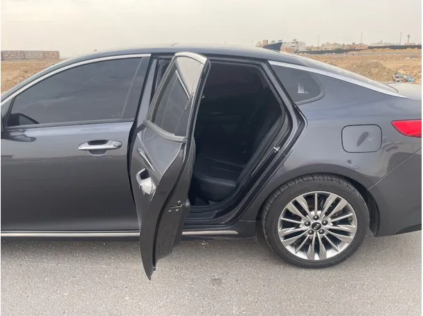 Car image 15