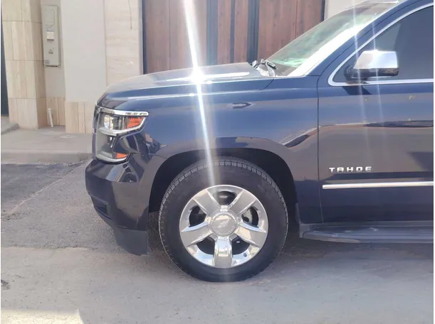 Car image 9