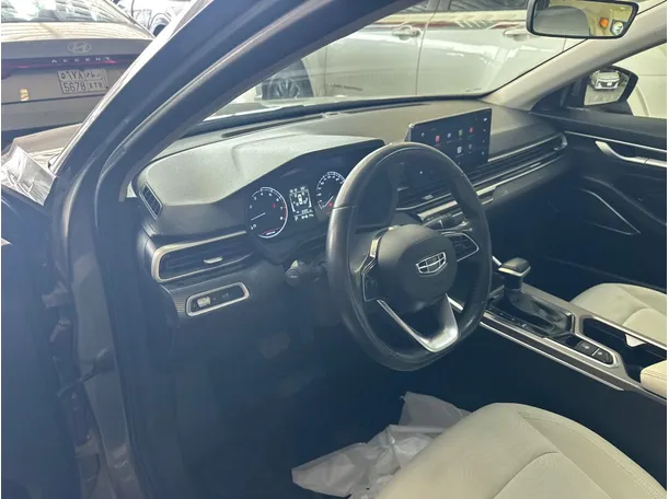 Car image 13