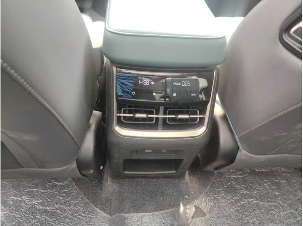 Car image 36