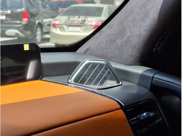 Car image 24