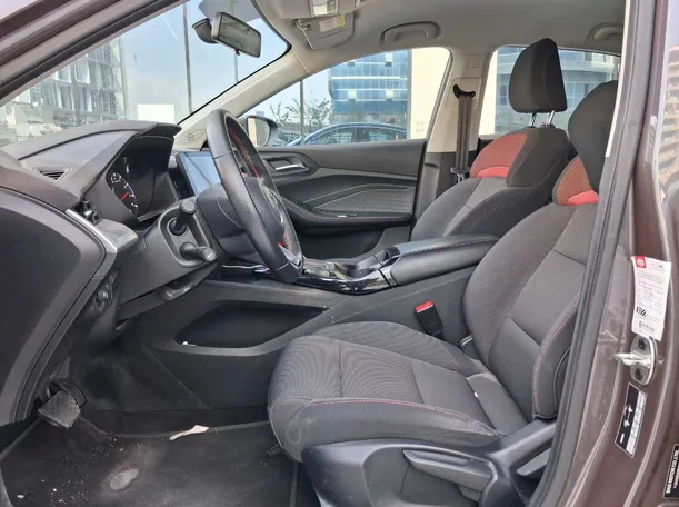 Car image 12