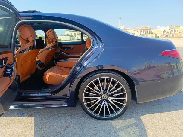 Car image 19