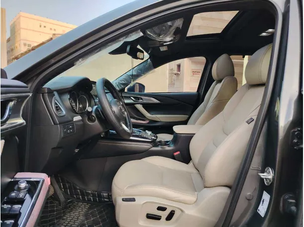 Car image 14
