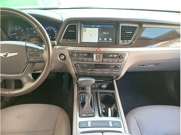 Car image 18