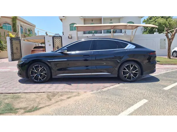 Car image 8