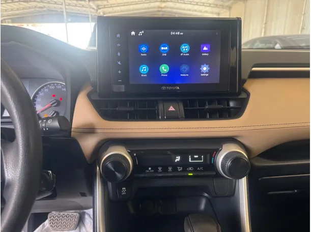 Car image 13