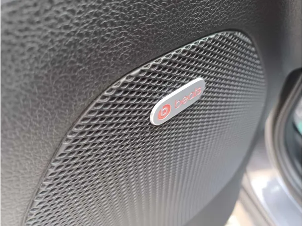 Car image 24
