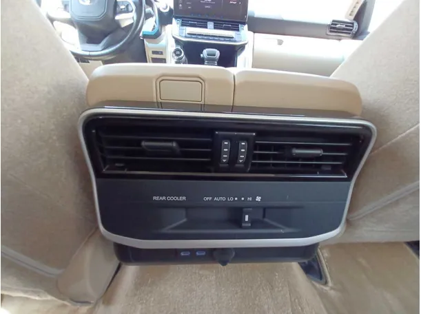 Car image 23