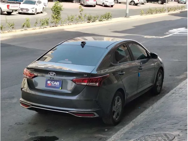 Car image 5
