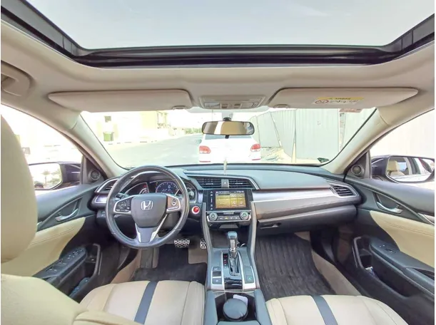 Car image 18