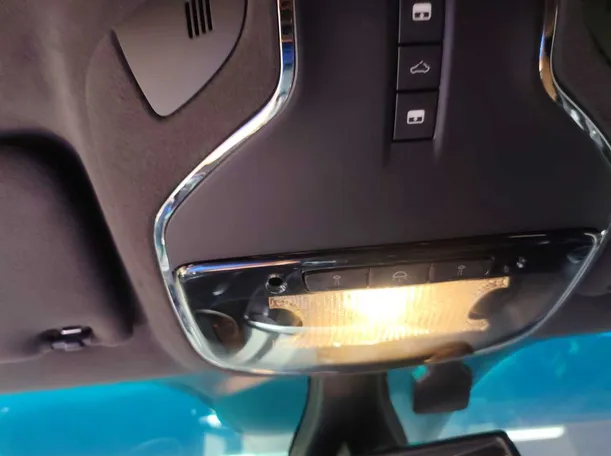 Car image 23