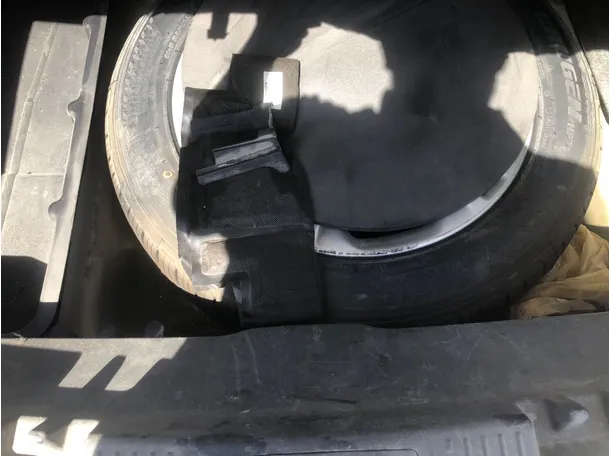 Car image 23