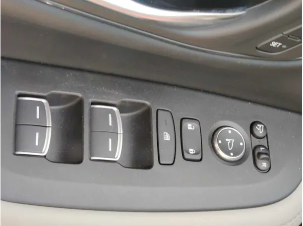 Car image 31
