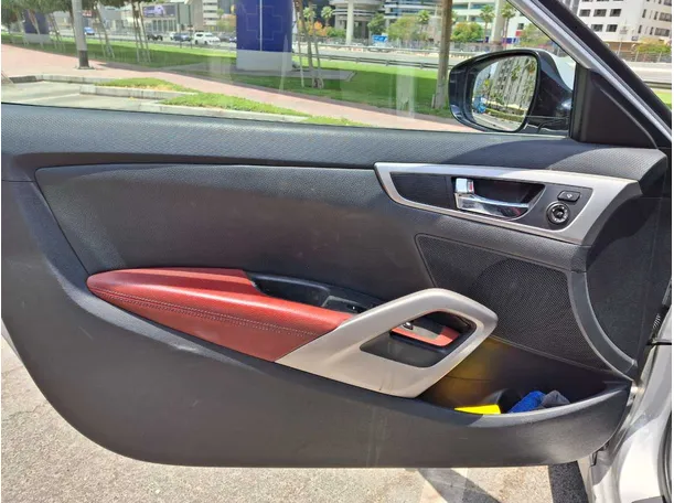 Car image 10