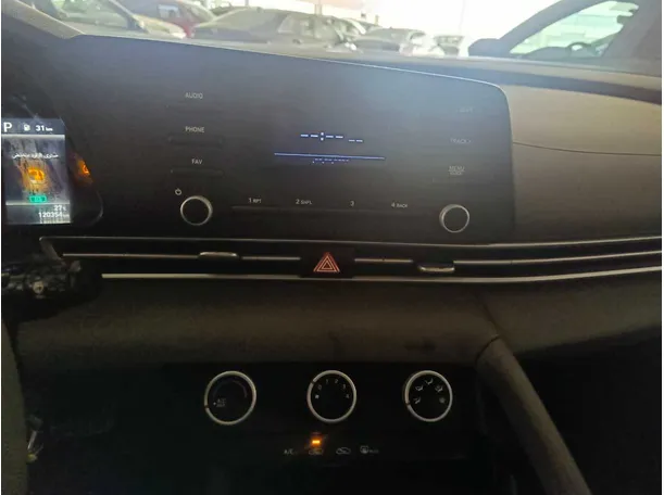 Car image 16