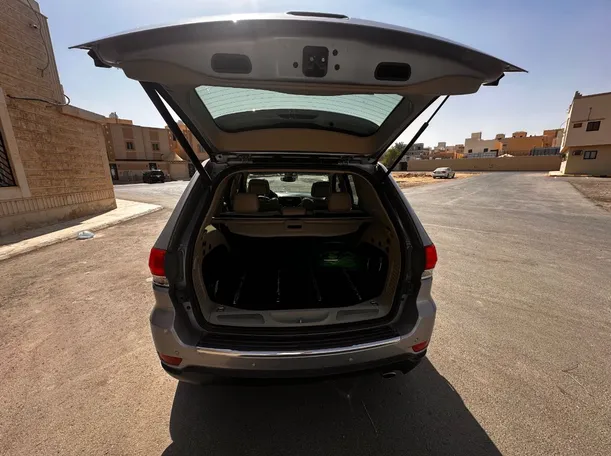 Car image 23