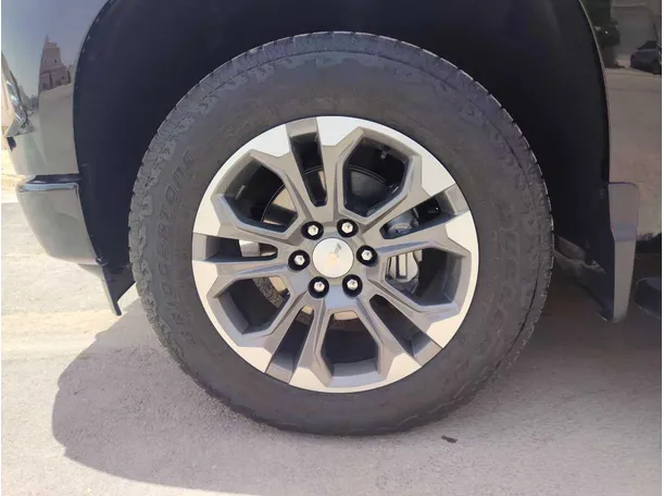 Car image 10