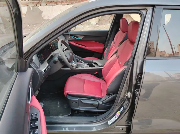 Car image 13