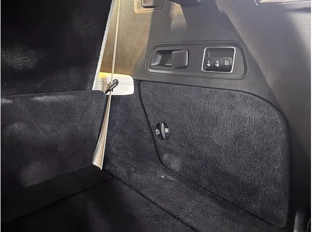 Car image 33