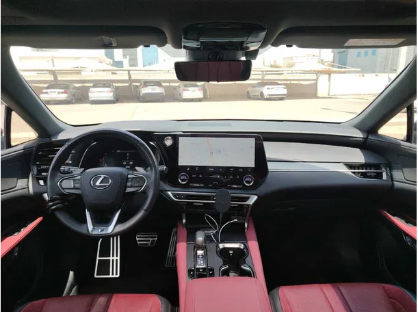 Car image 19