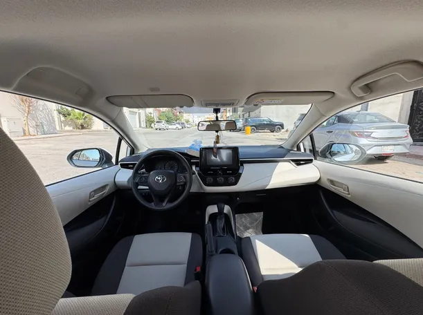 Car image 14