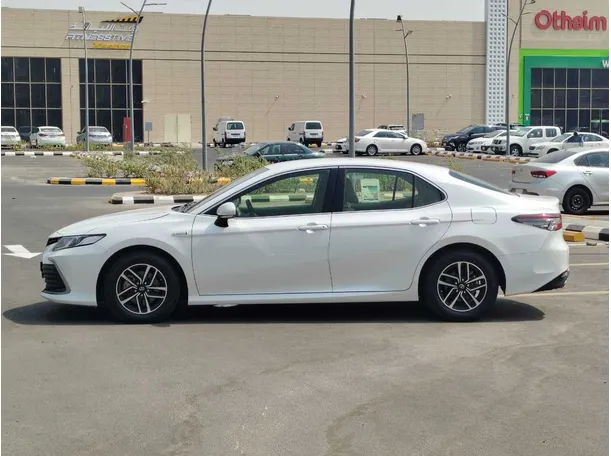 Car image 8