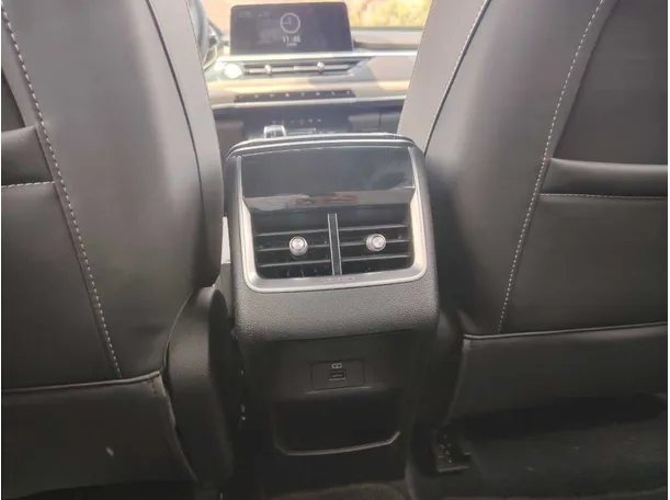 Car image 25