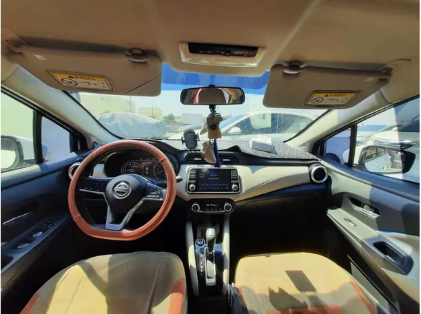 Car image 9