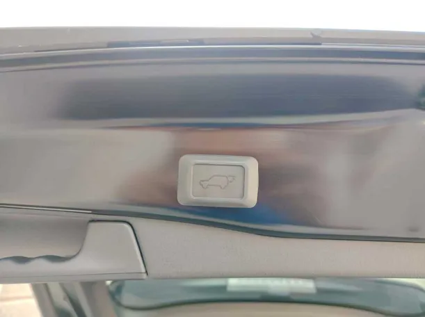 Car image 32