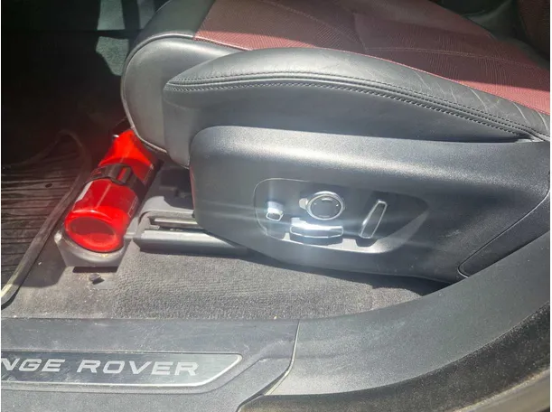 Car image 23