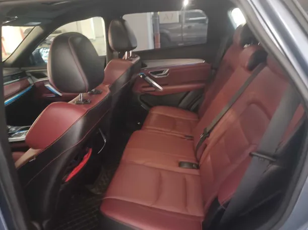 Car image 14