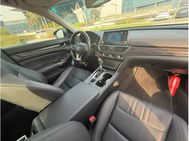 Car image 12