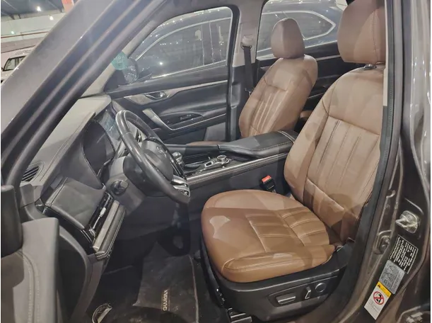 Car image 14