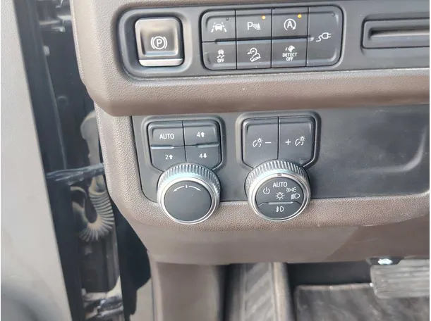 Car image 26