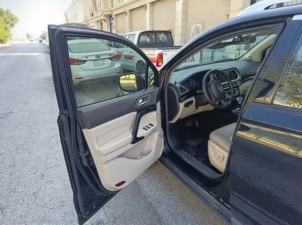 Car image 9