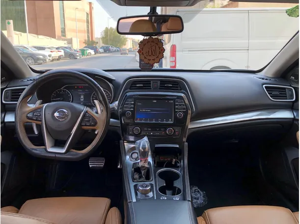 Car image 15