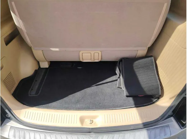 Car image 32