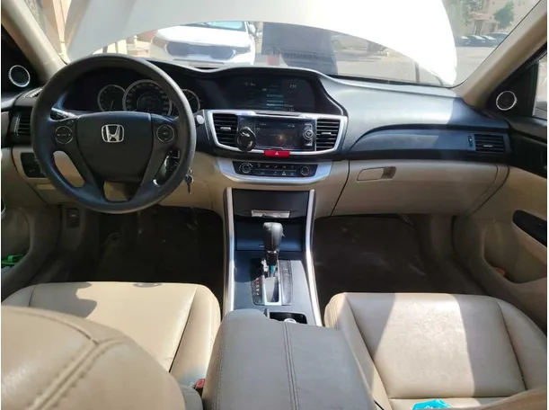 Car image 23