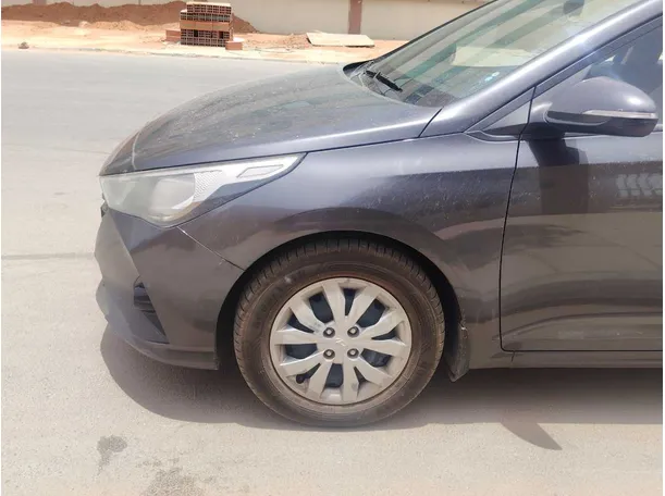 Car image 9