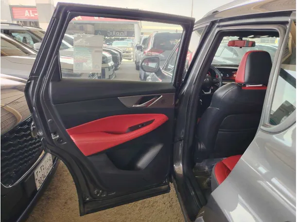 Car image 17