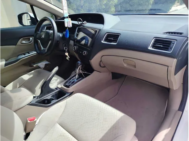 Car image 14