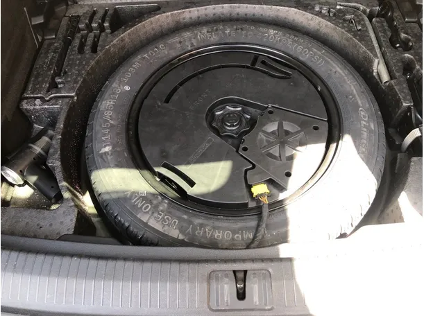 Car image 24