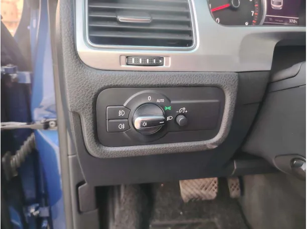 Car image 40
