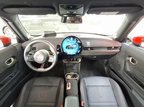Car image 12